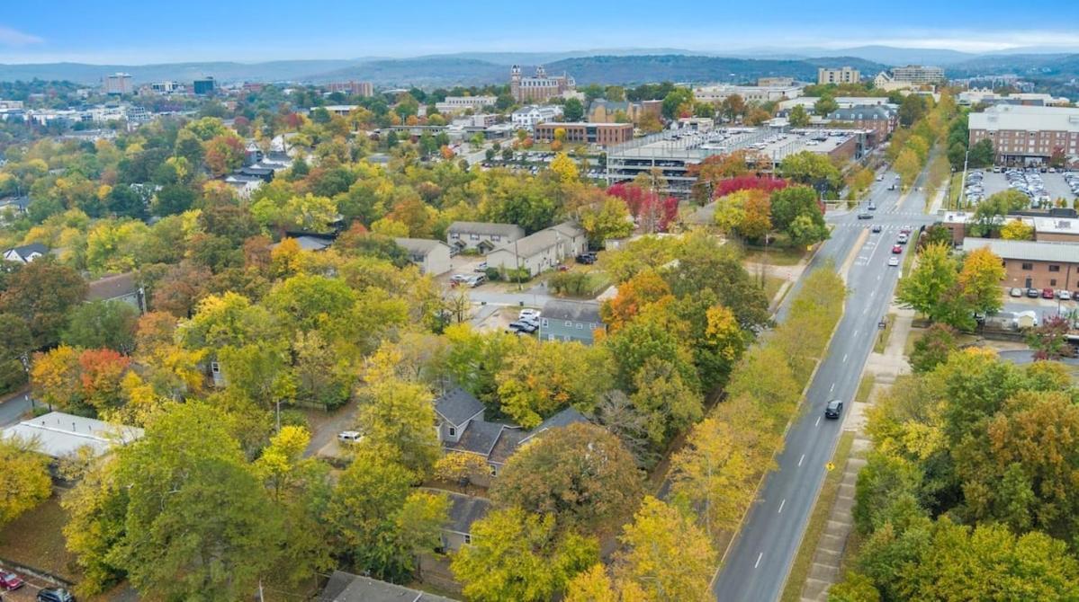 Little Red-Easy 1 2 Mi Walk To Uofa Campus Βίλα Fayetteville Εξωτερικό φωτογραφία